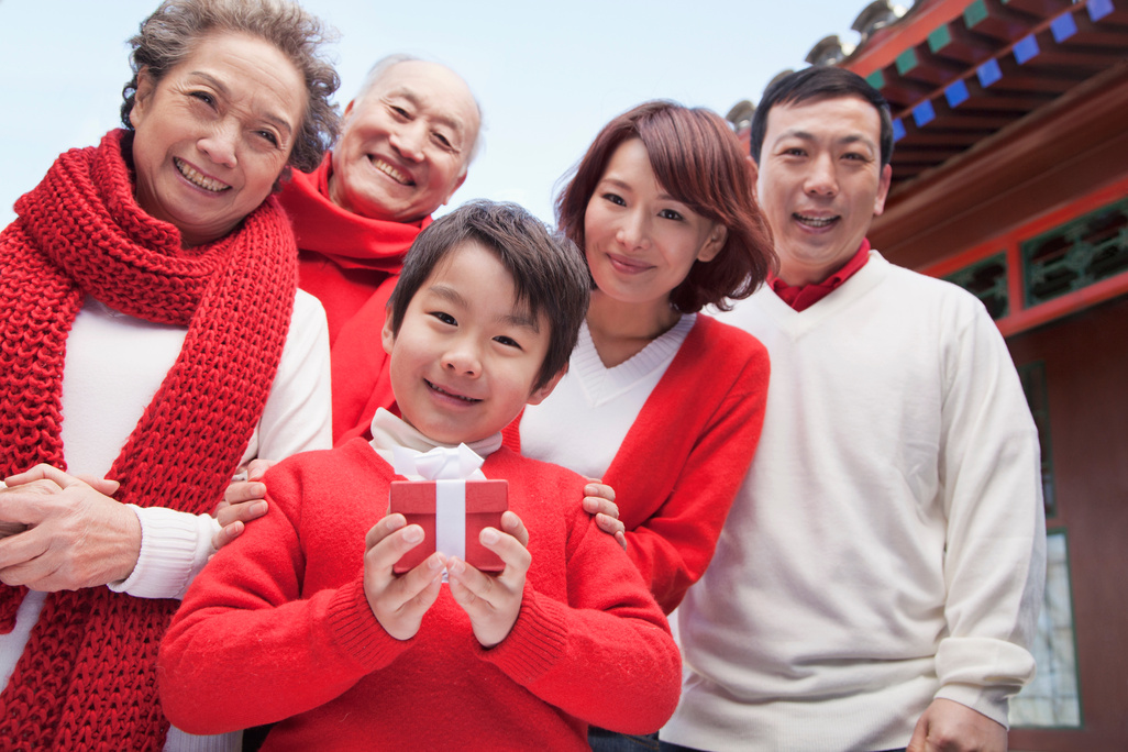 Happy Family Gifting